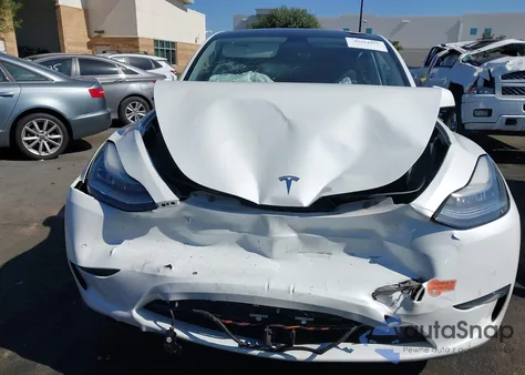 2020 Tesla Model Y Long Range Dual Motor All-Wheel Drive z USA, uszkodzony, nr VIN 5YJYGDEE2LF015390